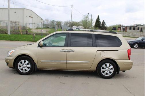 Sonora Gold 2007 Hyundai Entourage GLS