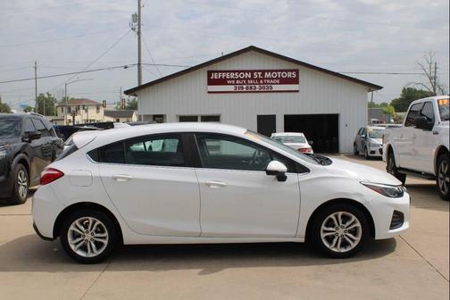Summit White 2019 Chevrolet Cruze LT