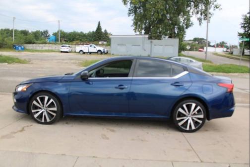 Deep Blue Pearl 2019 Nissan Altima 2.5 SR