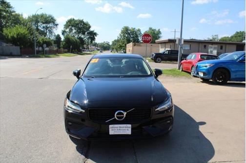 2021 Volvo S60 T6 Momentum