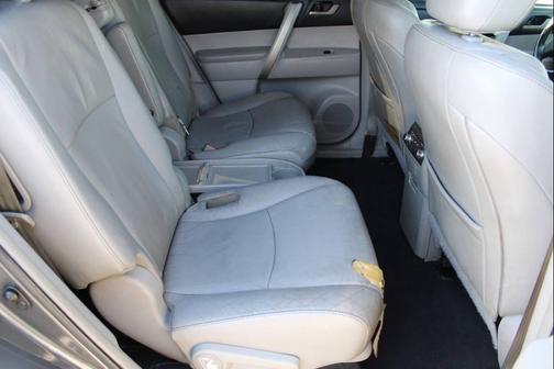 2011 Toyota Highlander SE