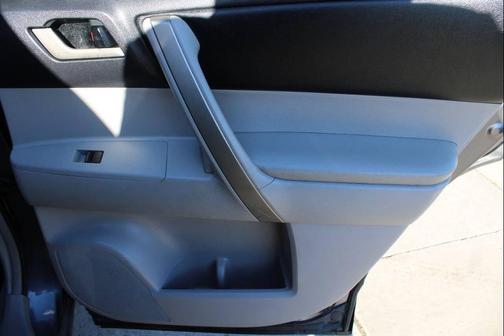 2011 Toyota Highlander SE