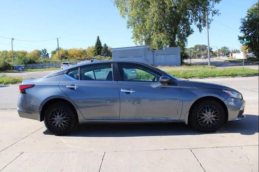 Gun Metallic 2019 Nissan Altima 2.5 S