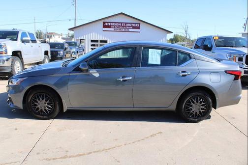 Gun Metallic 2019 Nissan Altima 2.5 S