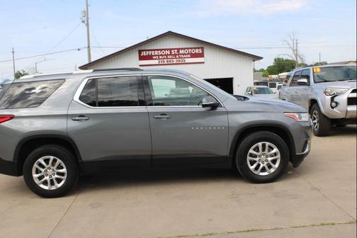 Gray 2018 Chevrolet Traverse LT Cloth
