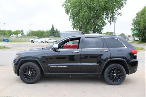 Brilliant Black Crystal Pearlcoat 2014 Jeep Grand Cherokee Limited
