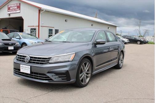 2017 Volkswagen Passat 1.8T R-Line w/Comfort