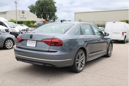 2017 Volkswagen Passat 1.8T R-Line w/Comfort