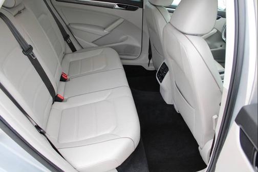 2018 Volkswagen Passat 2.0T SE