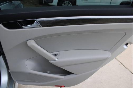 2018 Volkswagen Passat 2.0T SE