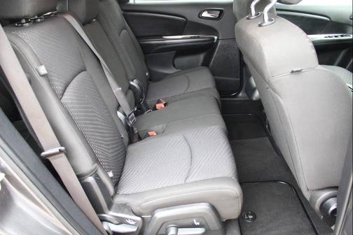 Granite Pearlcoat 2019 Dodge Journey SE