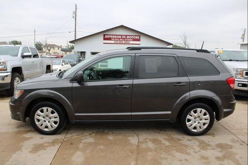 Granite Pearlcoat 2019 Dodge Journey SE