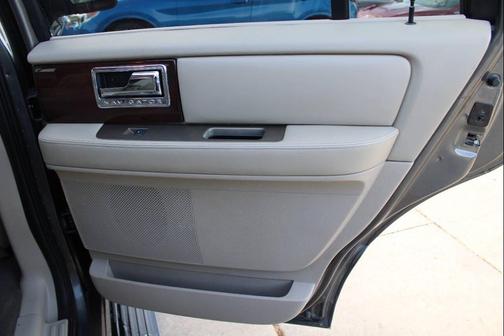 2014 Lincoln Navigator Base