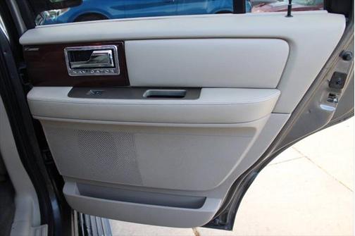 2014 Lincoln Navigator Base