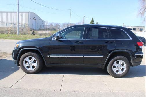 Brilliant Black Crystal Pearlcoat 2015 Jeep Grand Cherokee Laredo