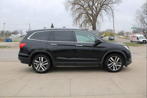 Black 2017 Honda Pilot Touring