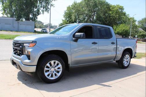 Sterling Gray Metallic 2025 Chevrolet Silverado 1500 Custom