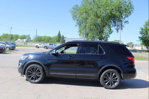 Magnetic Metallic 2017 Ford Explorer XLT