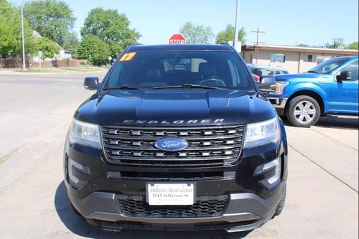 Magnetic Metallic 2017 Ford Explorer XLT