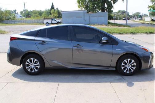 2022 Toyota Prius LE