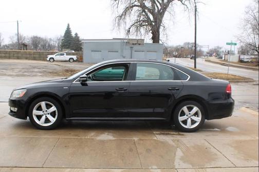 Black Uni 2015 Volkswagen Passat 1.8T Limited Edition