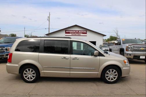 Cashmere/Sandstone Pearlcoat 2015 Chrysler Town & Country Touring