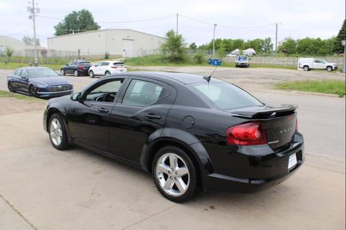 Black Clearcoat 2013 Dodge Avenger SE