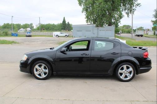 Black Clearcoat 2013 Dodge Avenger SE