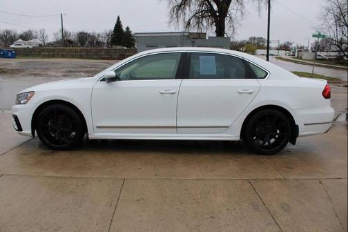 Pure White 2017 Volkswagen Passat 1.8T R-Line w/Comfort