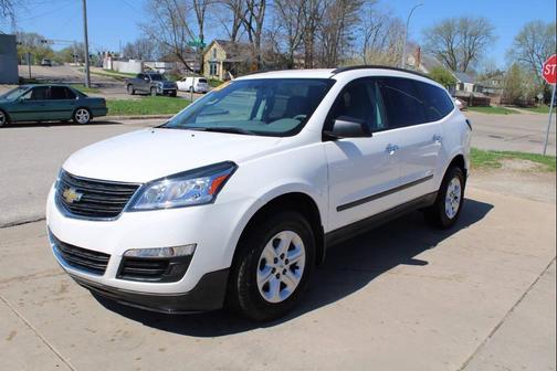 White 2015 Chevrolet Traverse LS