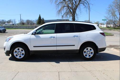 White 2015 Chevrolet Traverse LS