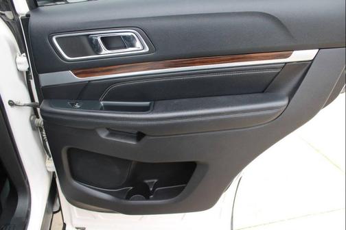 White Platinum Metallic Tri-Coat 2016 Ford Explorer Limited