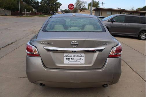Gold 2015 Nissan Altima 2.5 SV