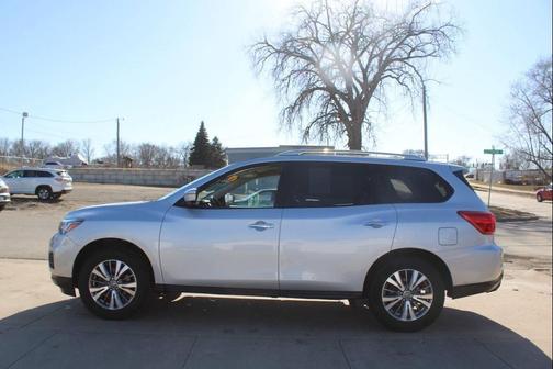 2019 Nissan Pathfinder SL