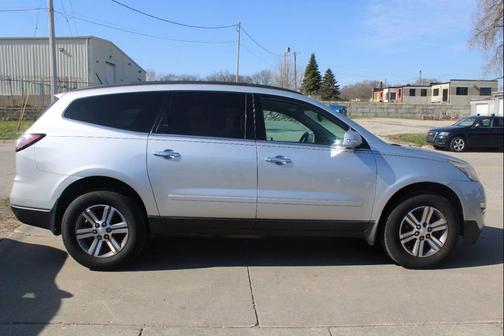 Silver Ice Metallic 2017 Chevrolet Traverse 1LT