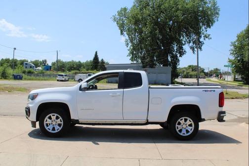 Summit White 2022 Chevrolet Colorado LT