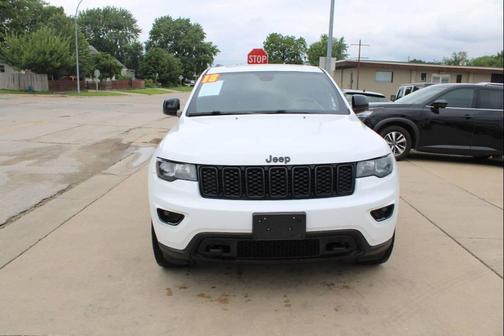Bright White Clearcoat 2018 Jeep Grand Cherokee Upland