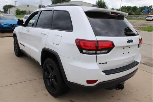 Bright White Clearcoat 2018 Jeep Grand Cherokee Upland