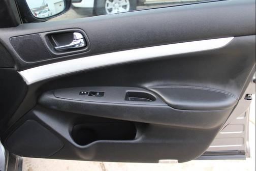 2009 INFINITI G37x Base