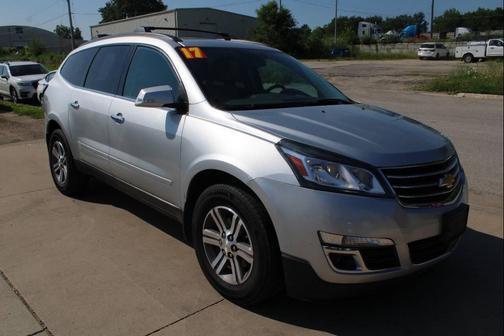 Silver Ice Metallic 2017 Chevrolet Traverse 2LT