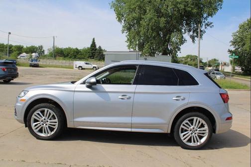 Florett Silver Metallic 2018 Audi Q5 2.0T Premium Plus