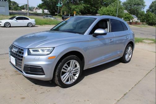 Florett Silver Metallic 2018 Audi Q5 2.0T Premium Plus