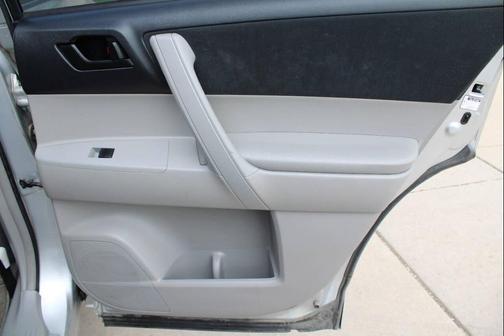Classic Silver Metallic 2009 Toyota Highlander Base