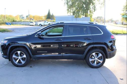 Diamond Black Crystal Pearlcoat 2019 Jeep Cherokee Limited
