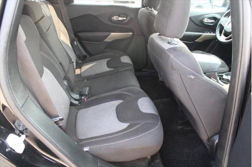 2017 Jeep Cherokee Sport