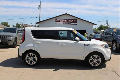 Clear White 2016 Kia Soul +