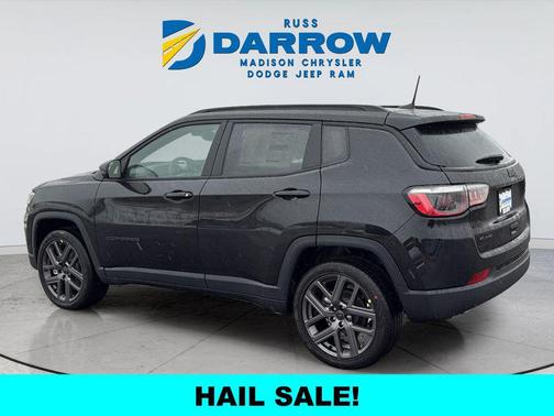 Diamond Black Crystal Pearlcoat 2026 Jeep Compass Latitude