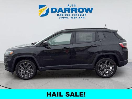 Diamond Black Crystal Pearlcoat 2026 Jeep Compass Latitude