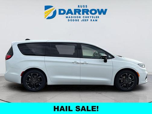 Bright White Clearcoat 2026 Chrysler Pacifica L