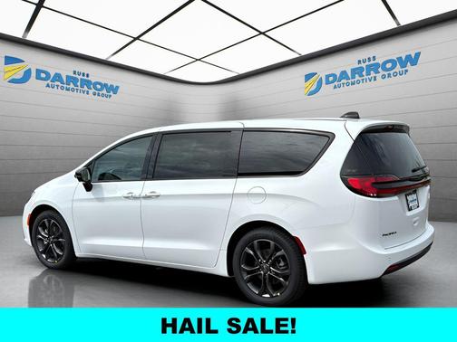 Bright White Clearcoat 2026 Chrysler Pacifica L